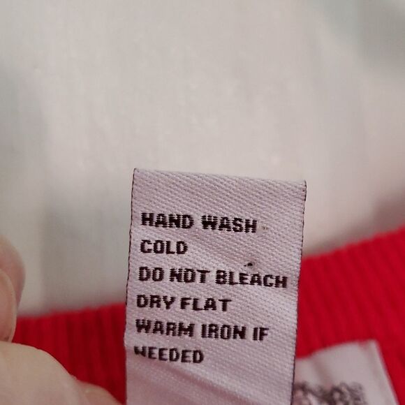 Oliver Red Ribbed Mesh Floral Rhinestone Top - Picture 5 of 6